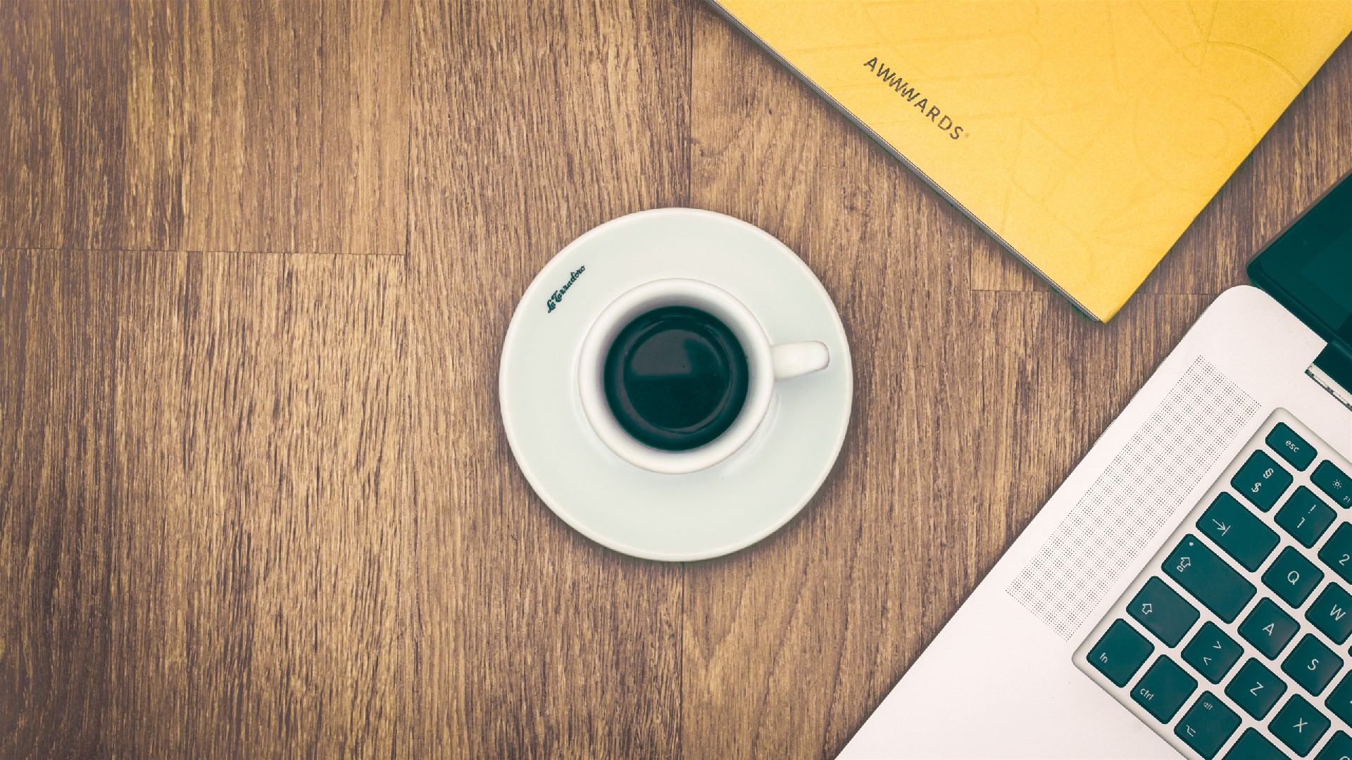 c6b9de78b49eed8f27aa9f480a31ccca_Office-cup-coffee-notebook_2560x1440.jpg
